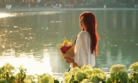Thu Hà Nội đến rồi, 'nàng thơ' chen chân chờ chụp ảnh tại Hồ Gươm