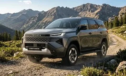 Toyota Fortuner đời mới lộ ảnh chạy thử, những xe chạy cùng gây chú ý