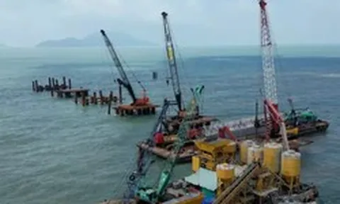 Cận cảnh thi công cầu vượt biển 18,5km ra Hòn Khoai