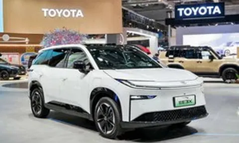 Toyota muốn làm 400.000 xe điện 'chạy điện nhưng vẫn đổ xăng' mỗi năm, ra mắt 2027