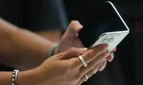 iPhone Duo không có khe lắp SIM: Làm thế nào để giữ được số điện thoại cũ?