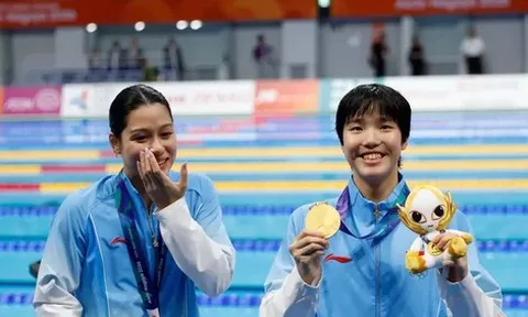 Yu Zidi, cô bé nghịch nước trở thành kỷ lục gia Asiad ở tuổi 13