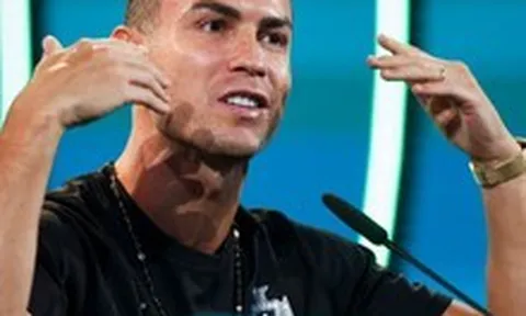 Ronaldo, 41 tuổi ở ĐT Bồ Đào Nha: "Tôi sẵn sàng ngồi ghế dự bị"