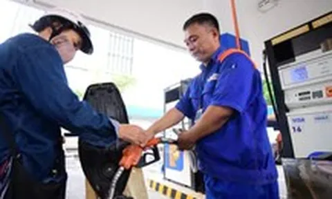 Vì sao giá xăng dầu trong nước tăng liên tiếp dù giá thế giới tuần qua giảm?
