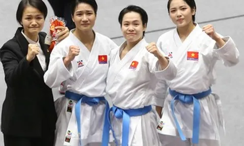 Xúc động khoảnh khắc 3 nữ võ sĩ Karate Việt Nam bật khóc với HCV Asiad
