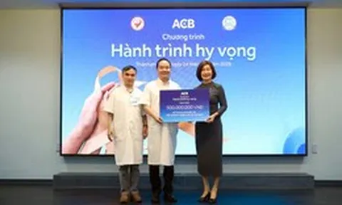 Hành trình Hy vọng đến Huế, ACB trao 500 triệu đồng hỗ trợ bệnh nhi