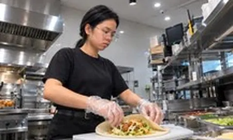Đơn xin gia hạn học phí đầy nước mắt của nữ sinh viên Quảng Trị không còn cha mẹ