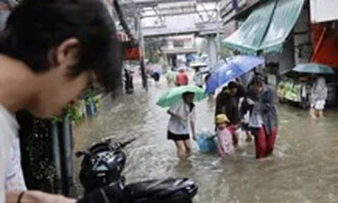 Bangkok ngập sâu, cả thủ đô Thái Lan ban bố tình trạng thảm họa
