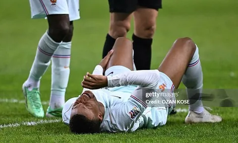 Mbappe chấn thương nặng ở tuyển Pháp, Real Madrid lo sốt vó