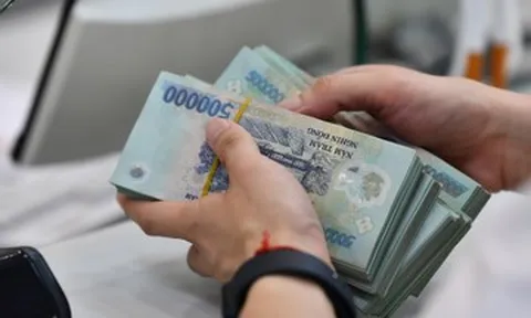 Sang làm cho đối tác sau khi nghỉ việc, nhân viên bị công ty cũ đòi bồi thường 251 triệu