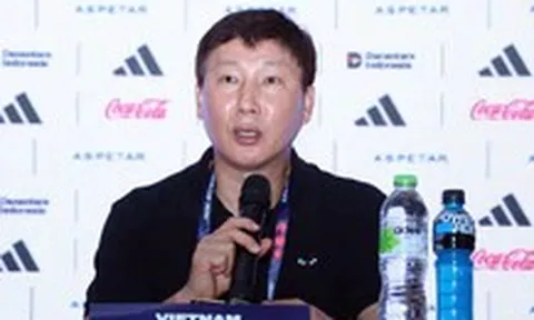 HLV Kim Sang Sik thừa nhận thắng may mắn Philippines