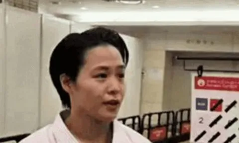 Viral khoảnh khắc VĐV Việt Nam giành HCV Karate ASIAD tự tin nói tiếng Anh trôi chảy trả lời phóng viên quốc tế