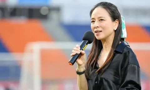Madam Pang từ bỏ quyền lực ở CLB, trở thành 'bà trùm' bóng đá Thái Lan thế nào?