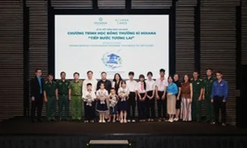 Đà Nẵng: Học bổng hơn 1 tỷ đồng tiếp sức 30 học sinh khó khăn