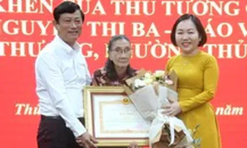 'Cô Ba' Thủ Dầu Một 10 năm dạy lớp học tình thương nhận bằng khen của Thủ tướng