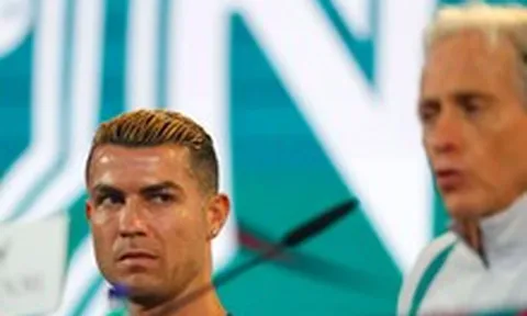 HLV Jorge Jesus từng gọi điện nài nỉ Ronaldo ở lại tuyển Bồ Đào Nha nhưng cuối cùng lại không dùng CR7 phút nào