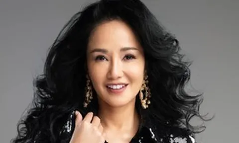Diva Hồng Nhung U60 lại "cắp sách đến trường"