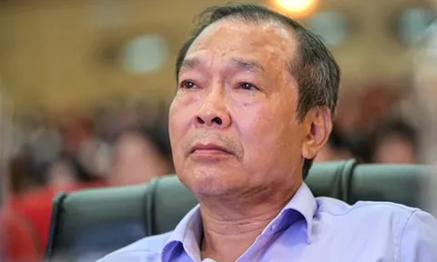Người mẹ thứ 3 của nữ sinh mồ côi xuất hiện, nhà hảo tâm rơi nước mắt, tặng SV 50 triệu đồng