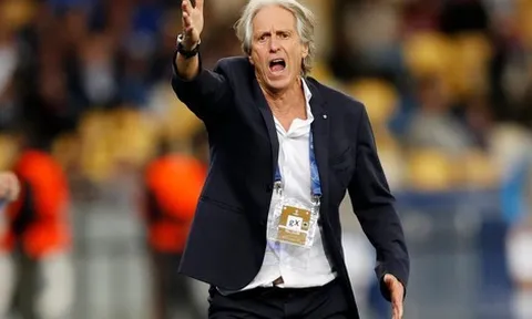 Bị hỏi xoáy về Ronaldo, HLV Jorge Jesus nổi cáu: 'Tôi không xin lỗi ai cả'