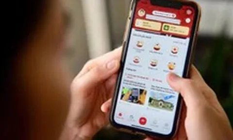 Có VNeID mức độ 2, nhiều người vẫn phải dùng căn cước bản cứng khi đi công chứng