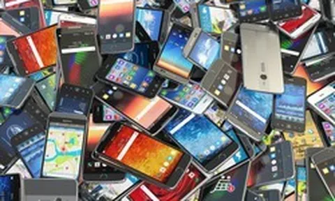 Cơn sốt AI khiến thị trường điện thoại giá rẻ 'lụi tàn'