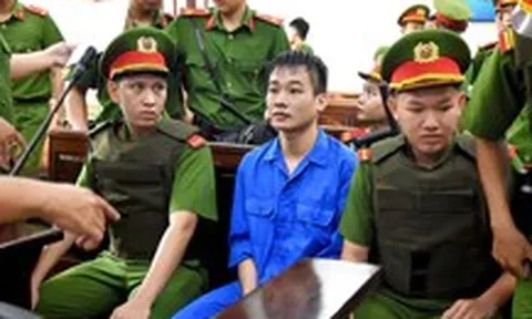 Chật kín người dân đến xem xét xử vụ thảm sát 3 mẹ con ở Đồng Nai