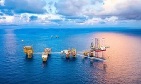 Giàn khoan sâu 3.000m của Việt Nam rung chuyển, mũi khoan chệch hướng bất ngờ báo trúng lớn, dòng dầu phun mạnh với lưu lượng 1.000tấn/ngày, công nghệ cao xuất hiện