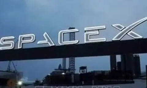 SpaceX huy động 40 tỷ USD để mua chip Nvidia