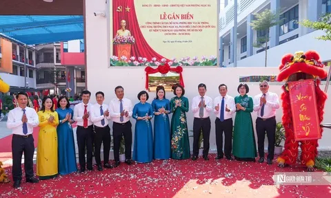 Hà Nội: Gắn biển công trình trường học chào mừng Ngày Giải phóng Thủ đô