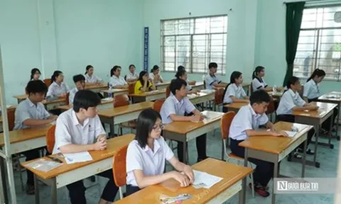 Chính phủ yêu cầu bảo đảm học sinh không đỗ lớp 10 công lập vẫn được đi học