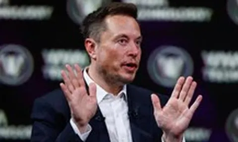 Tỉ phú Elon Musk hòa giọng với ông Trump chỉ trích ông Zelensky