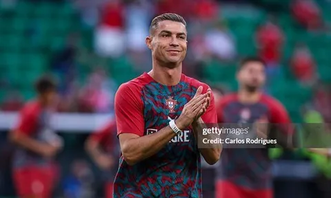 Ronaldo: "Tôi là cầu thủ xuất sắc nhất lịch sử. Chấm hết"