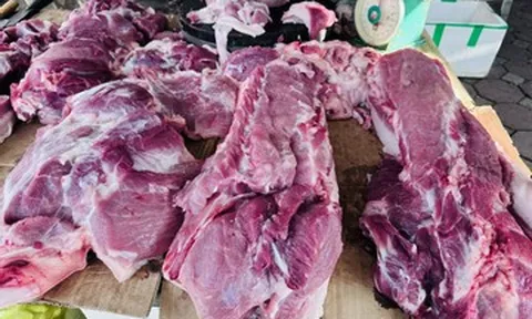 Giá rau củ tăng mạnh; lợn hơi trong nước giảm giá sâu