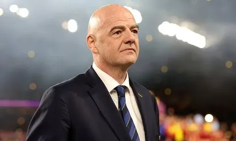 Chủ tịch FIFA 'xuống nước' với UEFA