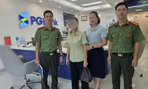 Nhân viên ngân hàng PGBank trình báo công an khi thấy giao dịch đáng ngờ của người phụ nữ SN 1979: Bạn trai hứa tặng 50.000 USD và 900 triệu đồng tiền vàng
