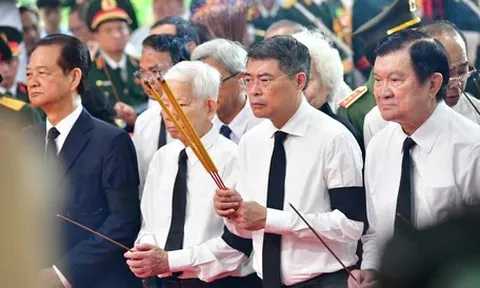 Bắt đầu Lễ tiễn đưa các Anh hùng liệt sĩ từ công viên Lê Thị Riêng về yên nghỉ tại Nghĩa trang liệt sĩ TP.HCM