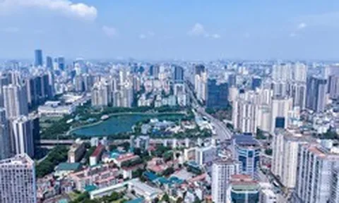 Ngắm “lá phổi xanh” giữa những tòa nhà cao tầng ở Hà Nội
