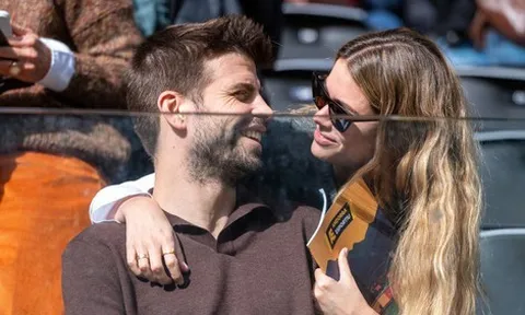 Vừa đối đầu ở tòa án với Shakira, Gerard Pique đã quấn quýt bên tình trẻ