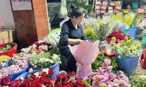 Hoa tươi ế ẩm, quà thiết thực lên ngôi dịp 20/10