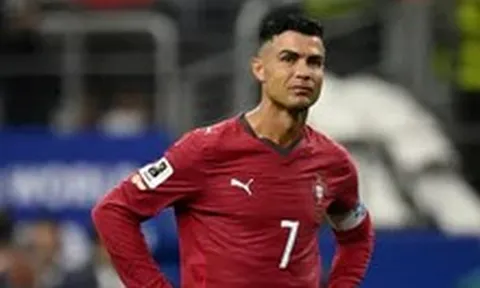 LĐBĐ Bồ Đào Nha chính thức phạt Ronaldo