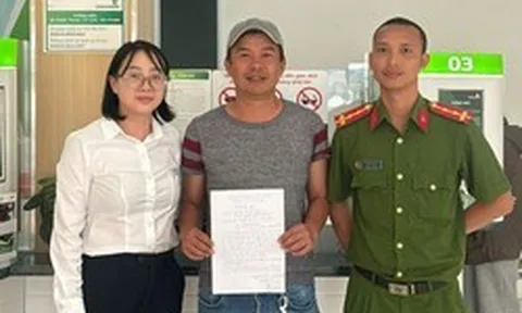 Chuyển nhầm 900 triệu đồng vào tài khoản Vietcombank của người đàn ông ở Ninh Bình, anh Nguyễn Lộc Tài SN 1985 phải trình báo công an