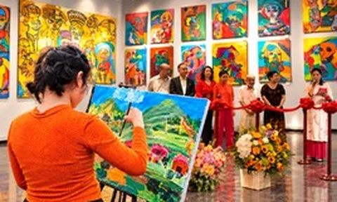 Con gái tự kỷ 15 tuổi của GS Đặng Hùng Võ mở triển lãm tranh: Hành trình từ những mẩu giấy bị vứt đi