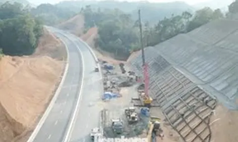Rốt ráo thi công các hạng mục cuối trên cao tốc Hữu Nghị - Chi Lăng