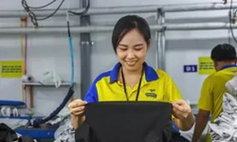 Thưởng Tết từ tháng 11: Công nhân đỡ lo tiền trọ, đặt vé xe về quê