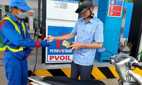 14 doanh nghiệp giảm giá xăng dầu, PVOIL hạ giá thêm 1 tuần