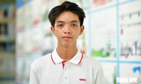 Thương mẹ chèo đò 12 tiếng mỗi ngày, nam sinh Cà Mau ráng đậu thủ khoa đầu vào đại học