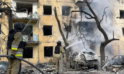 NÓNG: Ukraine ra lệnh sơ tán các gia đình có trẻ em khỏi 2 thành phố lớn