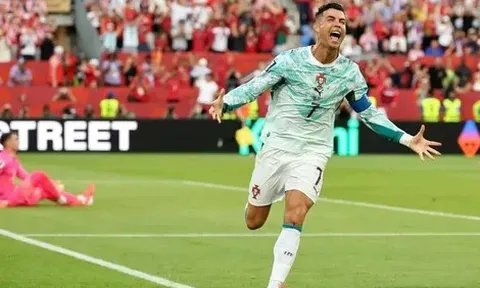 Ronaldo lập kỷ lục lịch sử