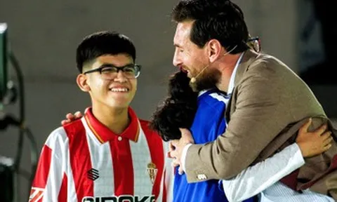 Messi nhắn nhủ trẻ em xúc động: ‘Hãy tận hưởng bóng đá’