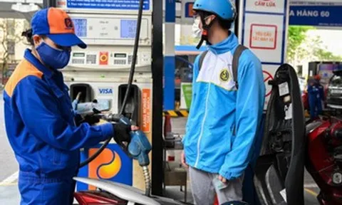 Giá xăng dầu hôm nay 24/10: Thế giới tăng mạnh, xăng trong nước có kỳ giảm sâu
